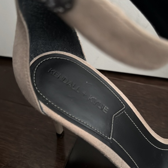 Kendall & Kyline High Heels - Picture 3 of 3